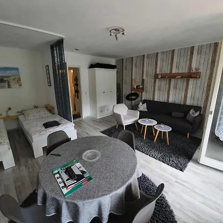 Апартаменты Ferienwohnung Leonie Tolle Aussicht Бад-Вильдбад